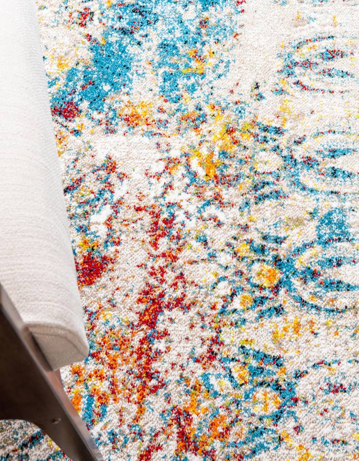 Detail image of 3' 3 x 5' 3 Venice Rug