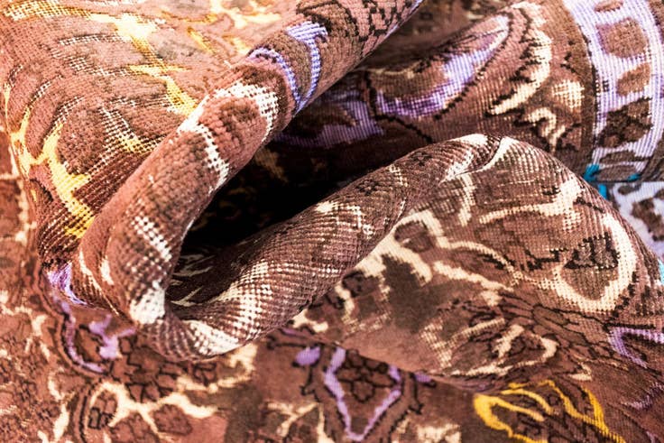 Detail image of 6' 3 x 9' 7 Vintage Royal Wool Rug