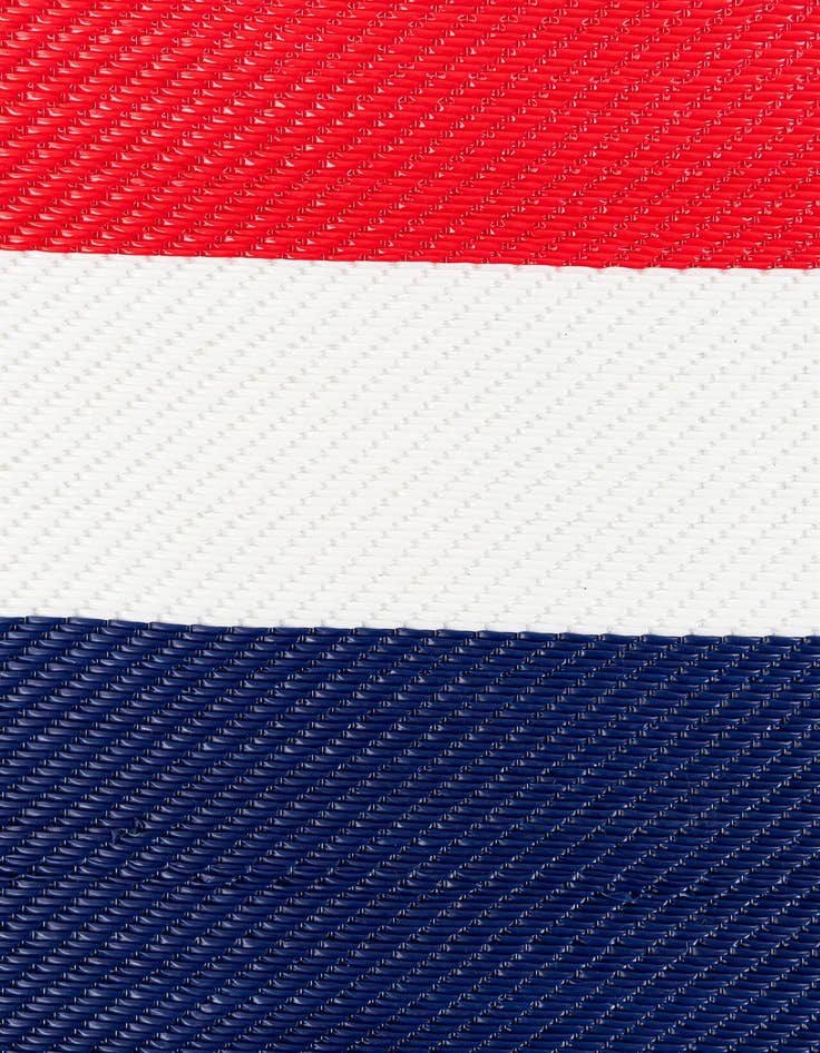 Detail image of 4' x 6' Easy-Clean Vista Breeze Indoor / Outdoor Rug