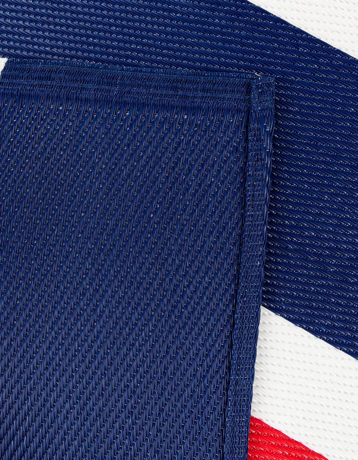 Detail image of 4' x 6' Easy-Clean Vista Breeze Indoor / Outdoor Rug