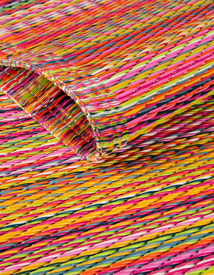 Detail image of 7' 10 x 10' Easy-Clean Vista Breeze Indoor / Outdoor Rug