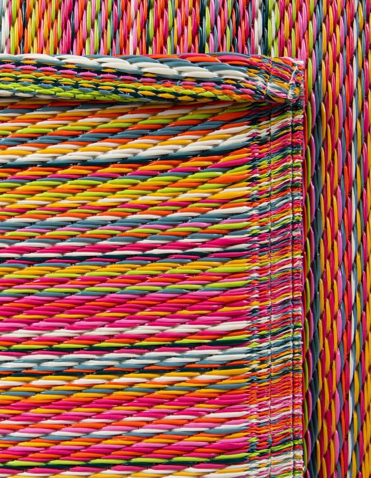 Detail image of 7' 10 x 10' Easy-Clean Vista Breeze Indoor / Outdoor Rug