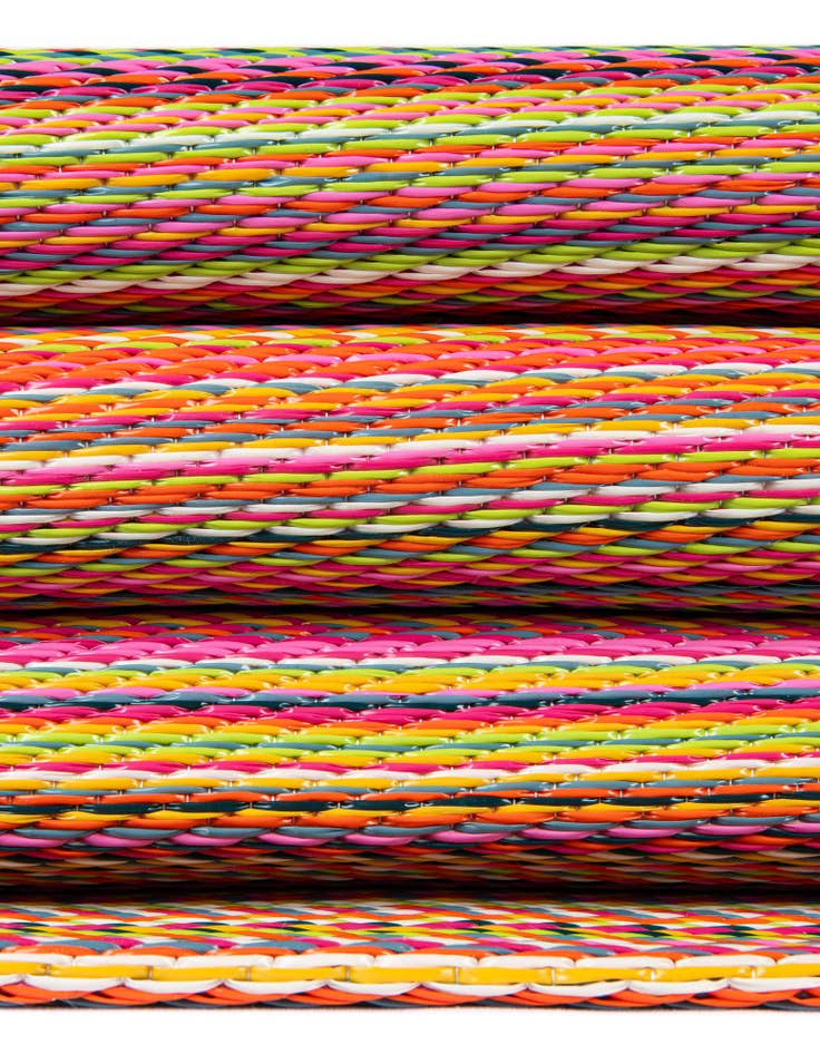 Detail image of 7' 10 x 10' Easy-Clean Vista Breeze Indoor / Outdoor Rug