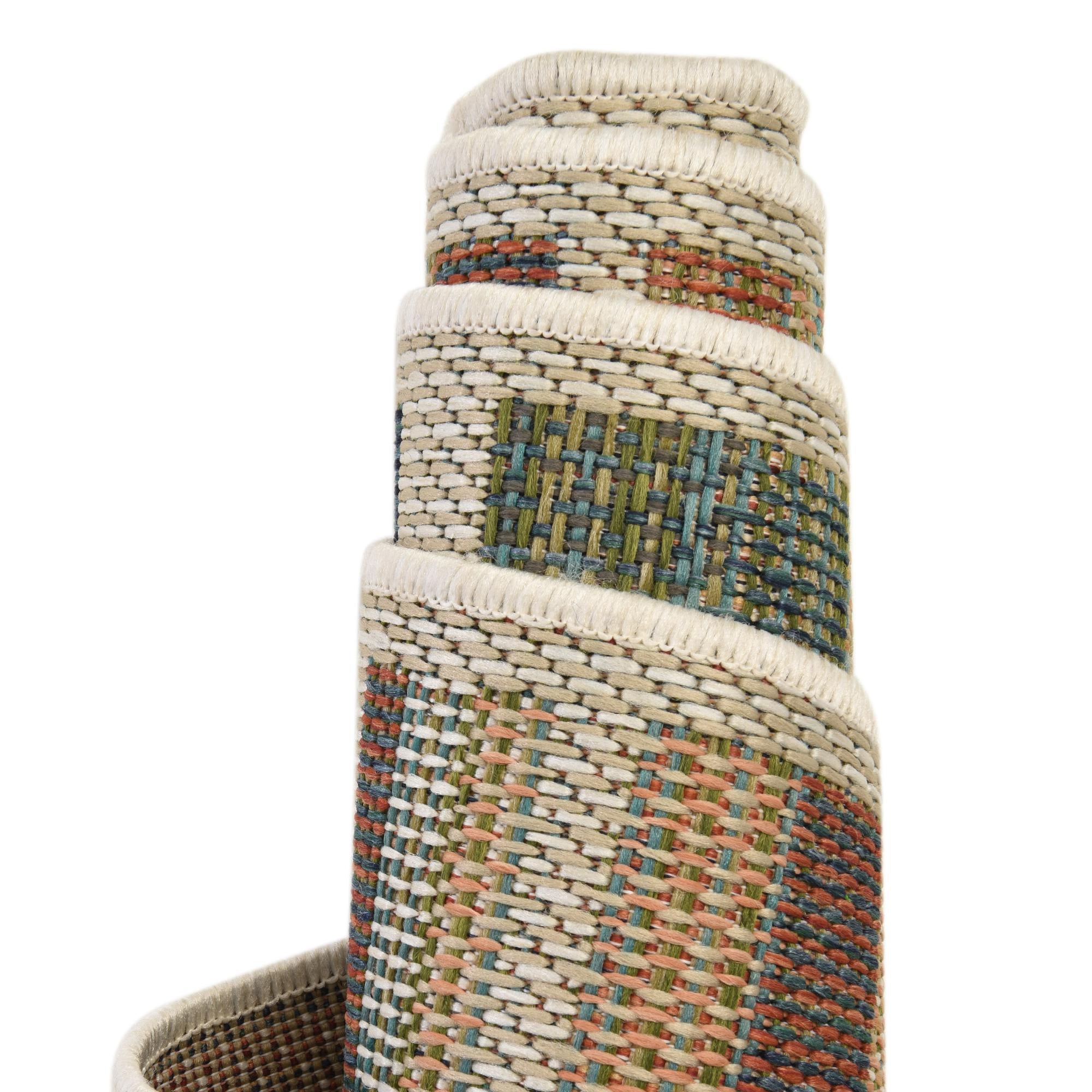 7' 10 x 7' 10 Easy-Clean Baja Indoor / Outdoor Round Rug