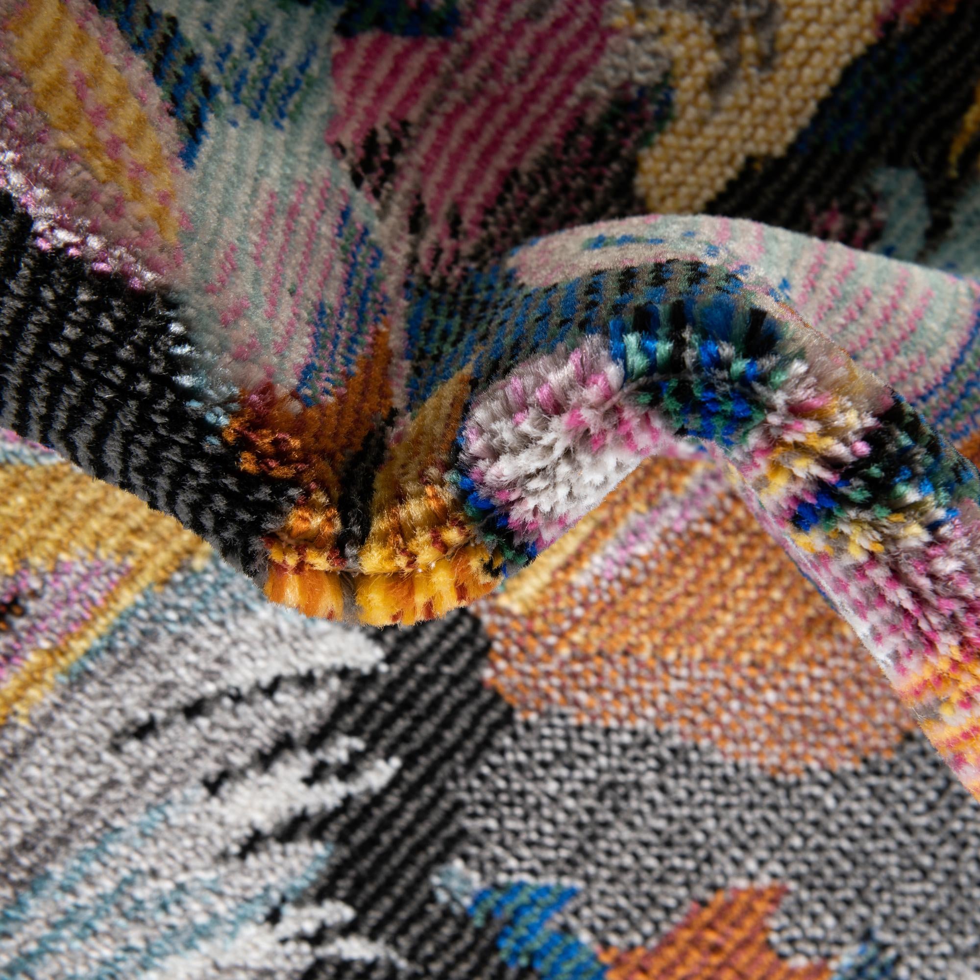 5' 3 x 5' 3 Blossom Round Rug