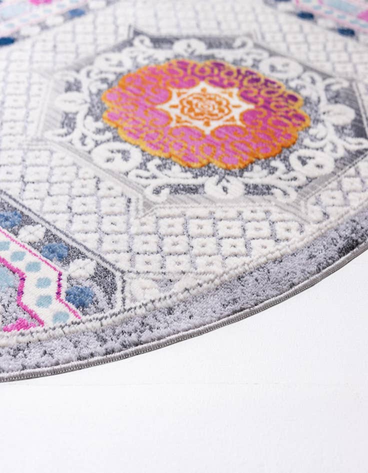 Detail image of 5' x 5' Budapest Round Rug