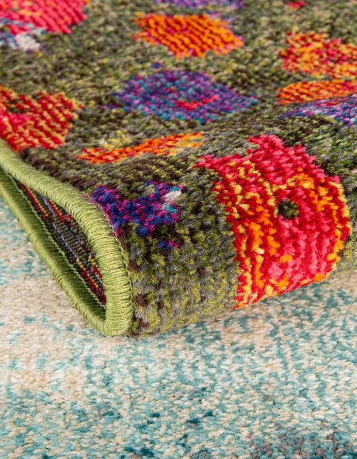 Detail image of 8' x 8'  Washable Casablanca Round Rug