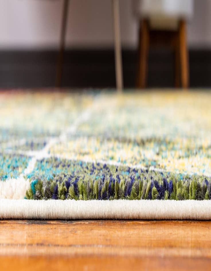 Detail image of 8' x 8'  Washable Casablanca Round Rug