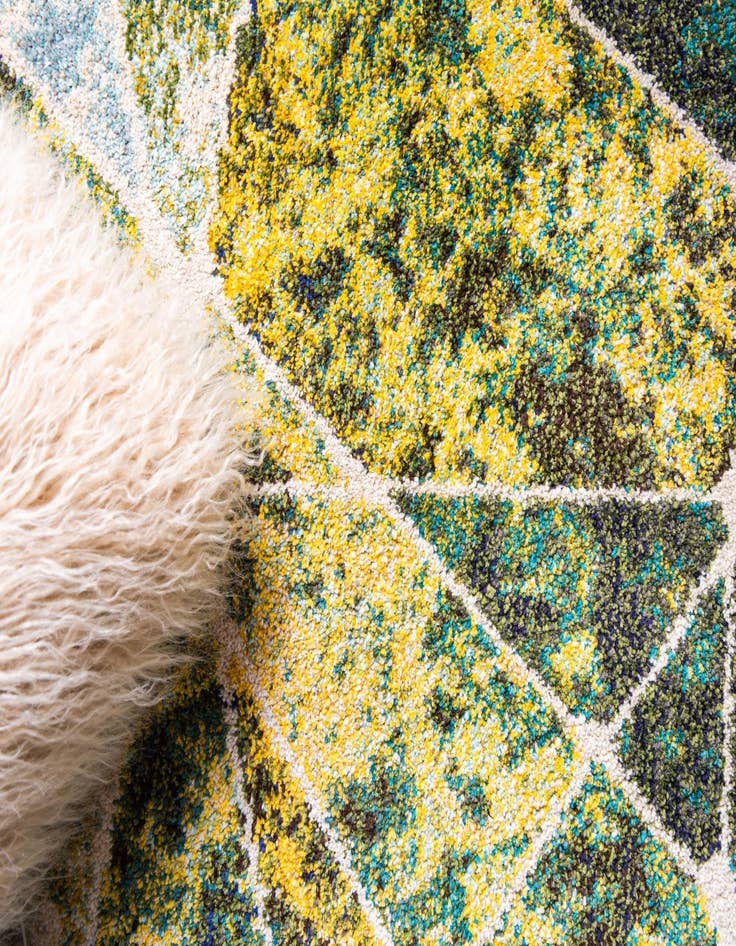 Detail image of 8' x 8'  Washable Casablanca Round Rug