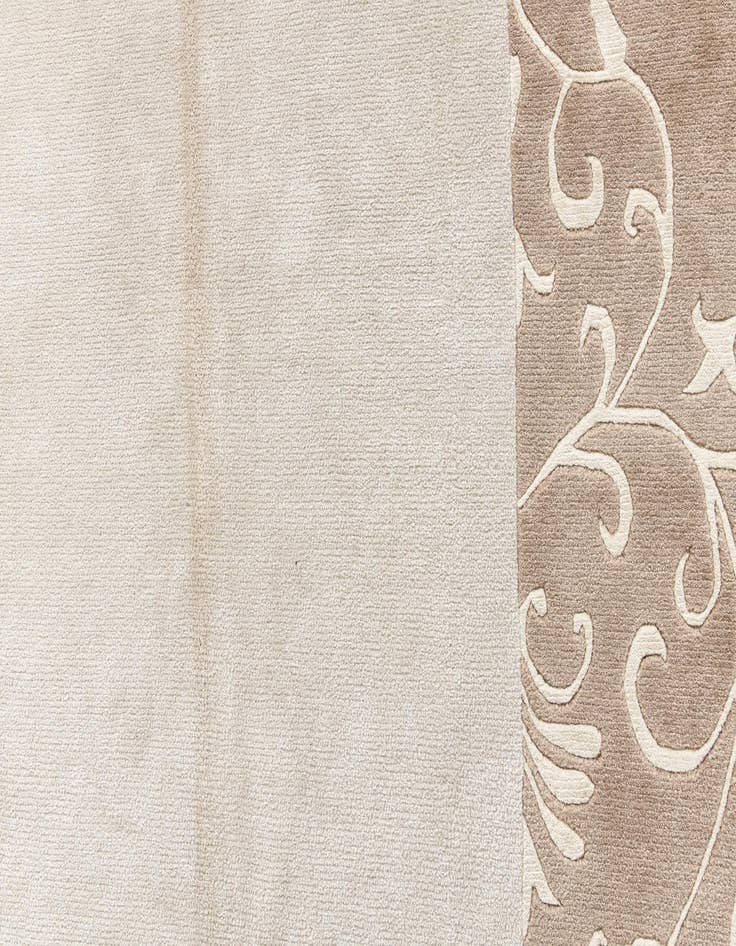 Detail image of 6' 6 x 6' 6  Hand Knotted Darya Wool Round Rug