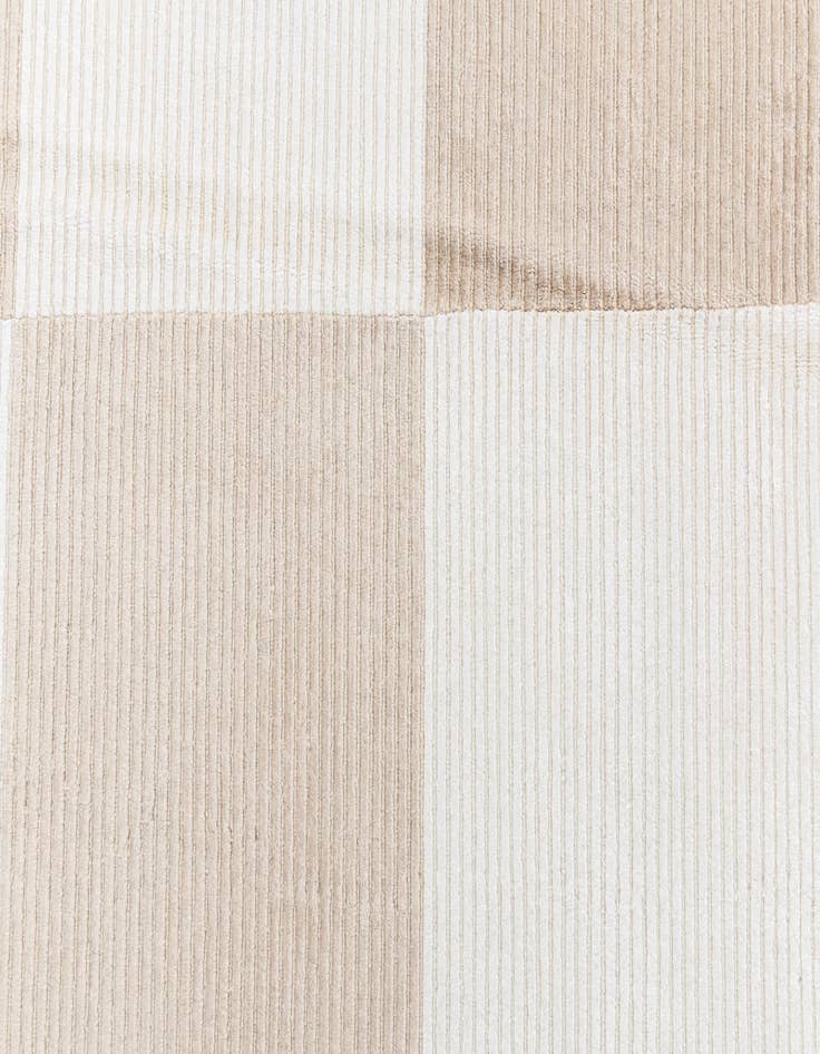 Detail image of 6' 6 x 6' 6  Hand Knotted Darya Wool Round Rug