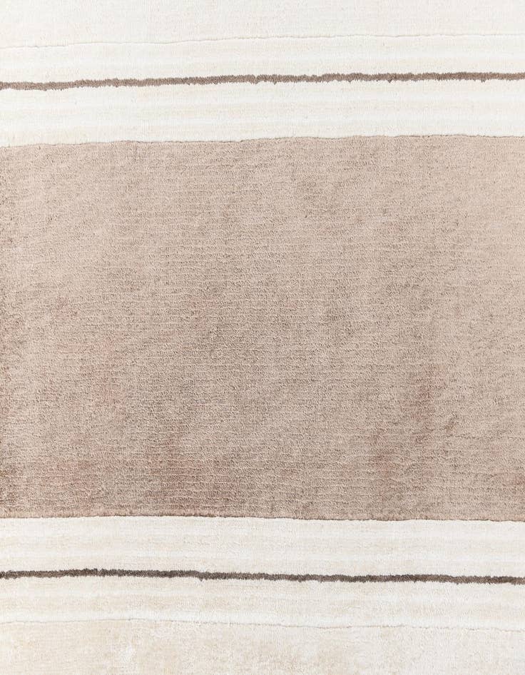 Detail image of 6' 5 x 6' 5  Hand Knotted Darya Wool Round Rug