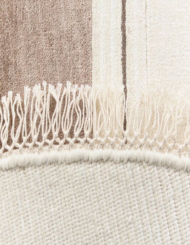 Detail image of 6' 5 x 6' 5  Hand Knotted Darya Wool Round Rug