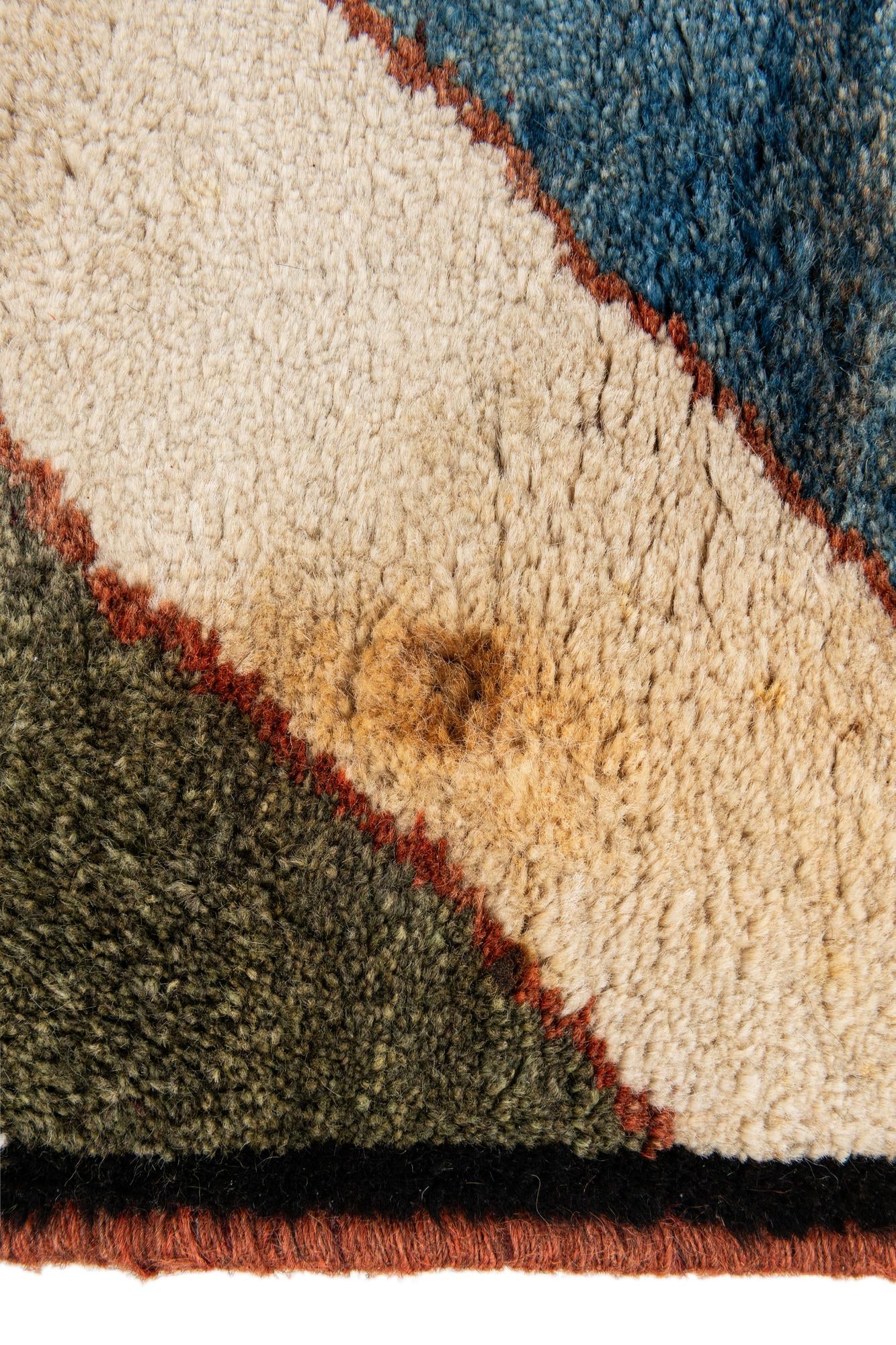 3' 11 x 8' 7 Hand Knotted Gabbeh Wool Round Rug