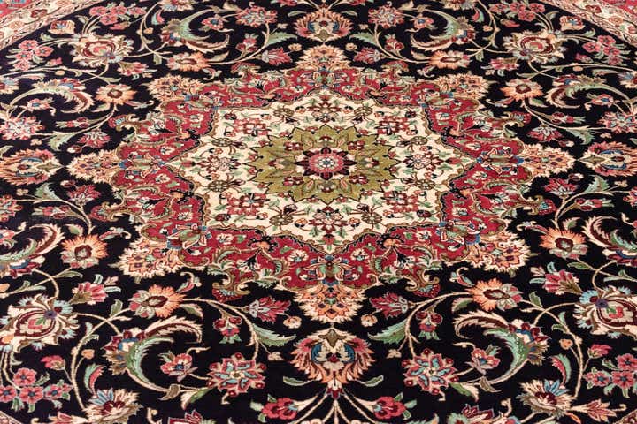 6' 7 x 6' 7 Ghom Silk Round Rug