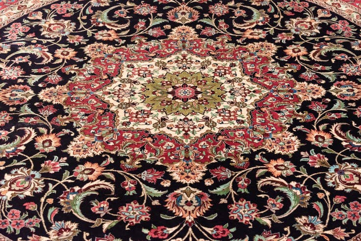 Detail image of 6' 7 x 6' 7 Ghom Silk Round Rug