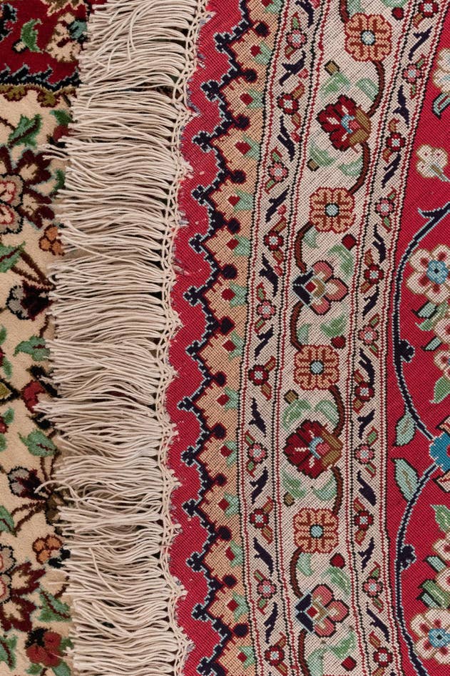 Detail image of 6' 7 x 6' 7 Ghom Silk Round Rug