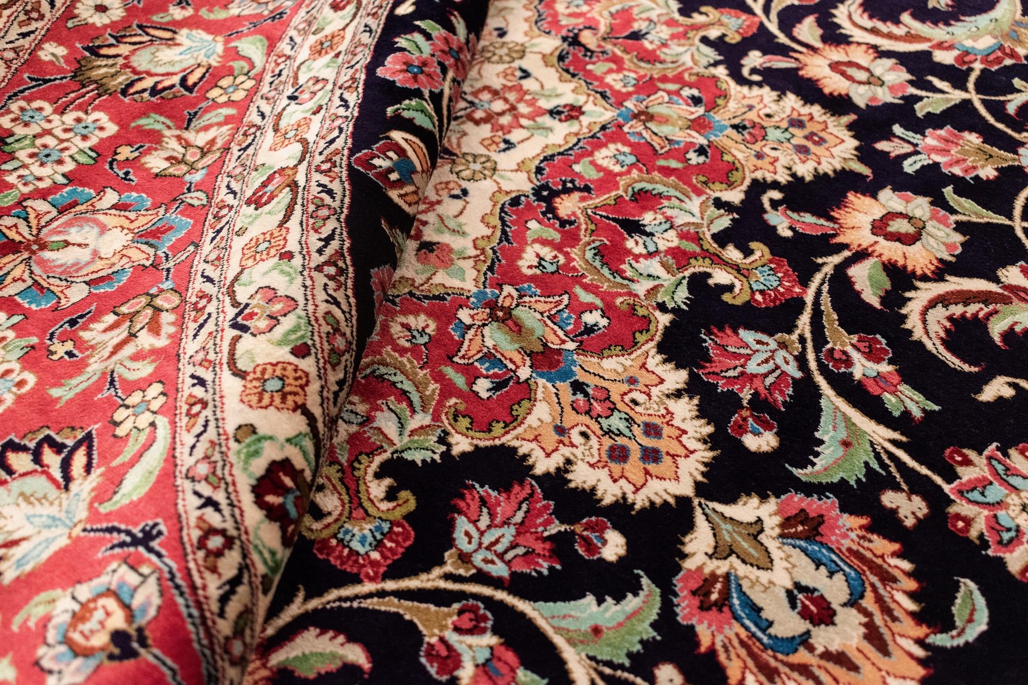 6' 7 x 6' 7 Ghom Silk Round Rug