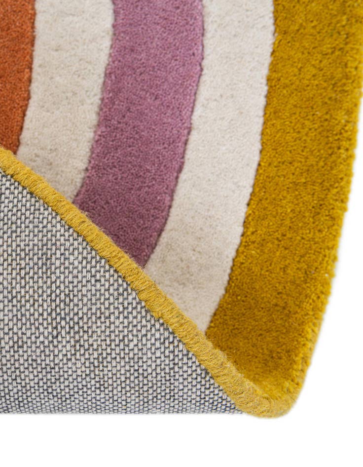 Detail image of 5' 1 x 5' 1 Hand Tufted Wool Round Rug