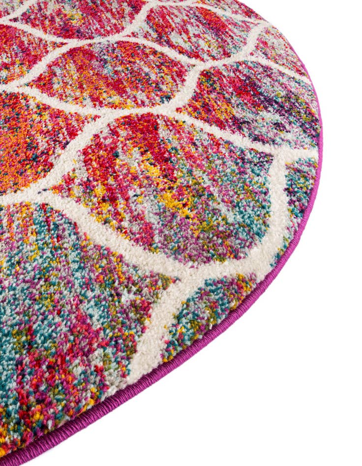 Detail image of 7' 10 x 7' 10 Lattice Frieze Round Rug