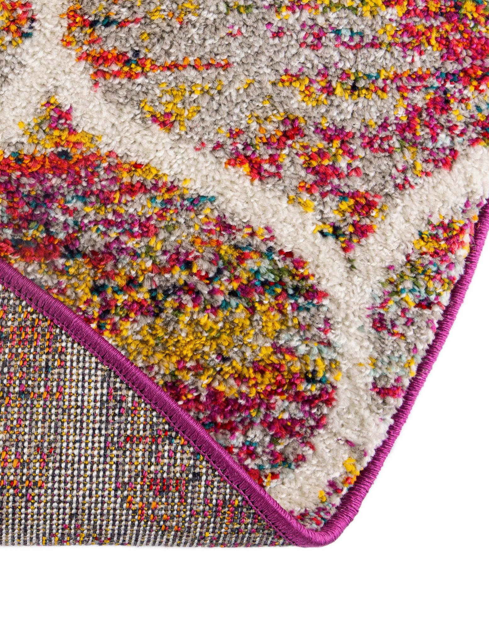 5' 3 x 5' 3 Lattice Frieze Round Rug