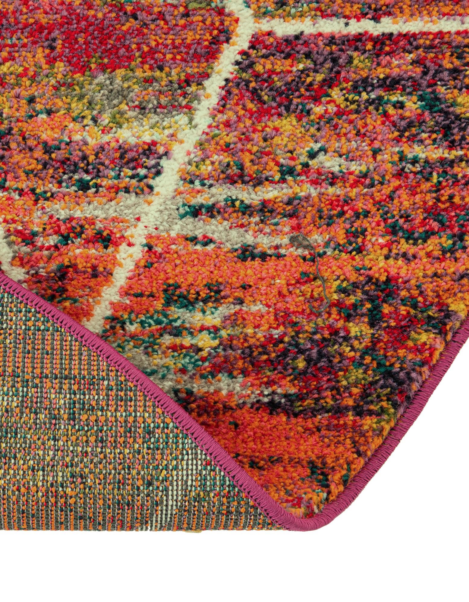 5' 3 x 5' 3 Lattice Frieze Round Rug