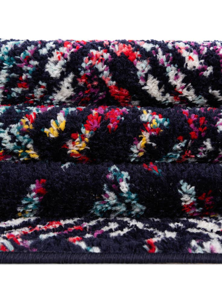 Detail image of 7' 10 x 7' 10 Madeline Round Rug