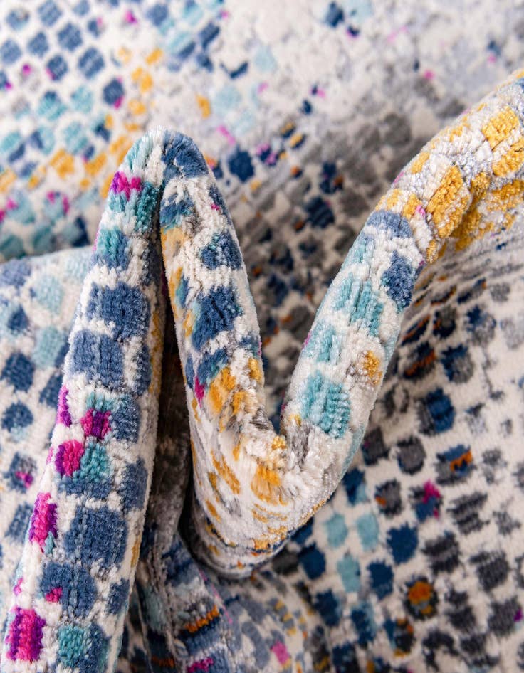 Detail image of 3' 7 x 3' 7 Malibu Round Rug