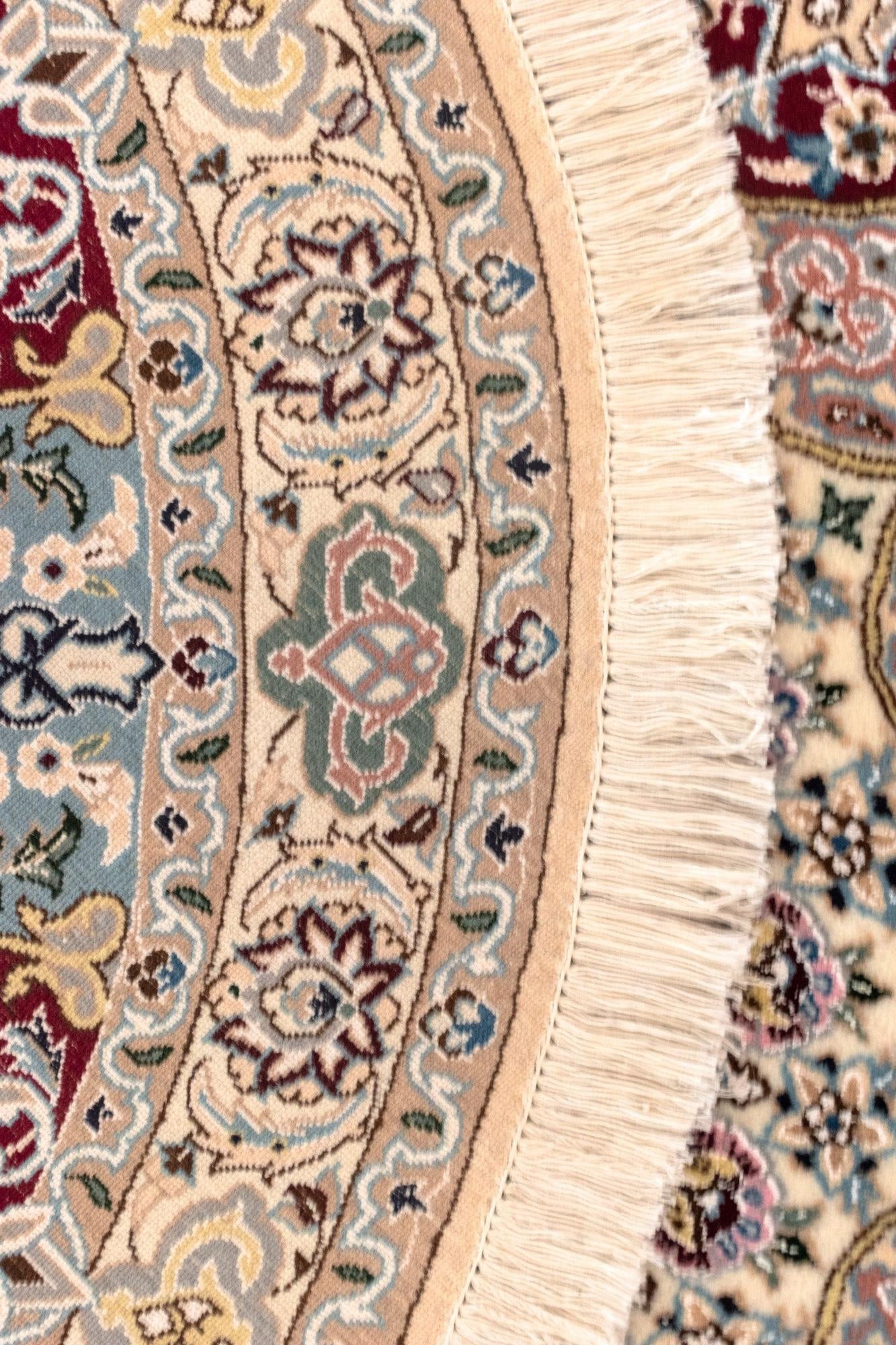 4' 11 x 4' 11 Nain Round Rug