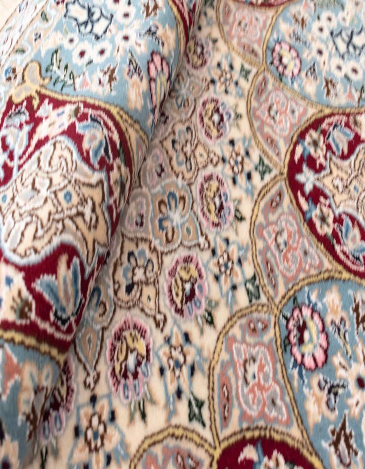 Detail image of 4' 11 x 4' 11 Nain Round Rug