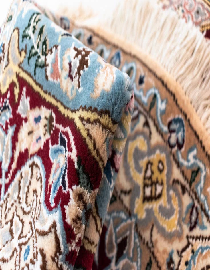 Detail image of 4' 11 x 4' 11 Nain Round Rug