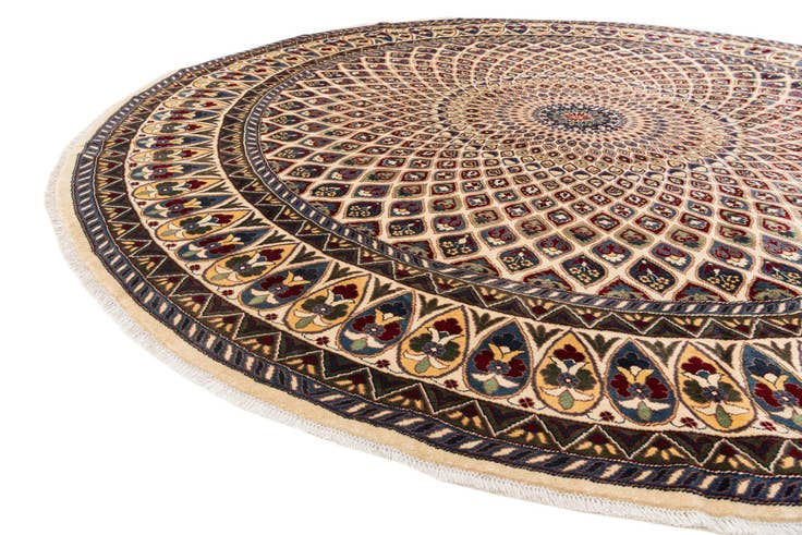 Detail image of 9' 10 x 10' Hand Knotted Nain Round Rug