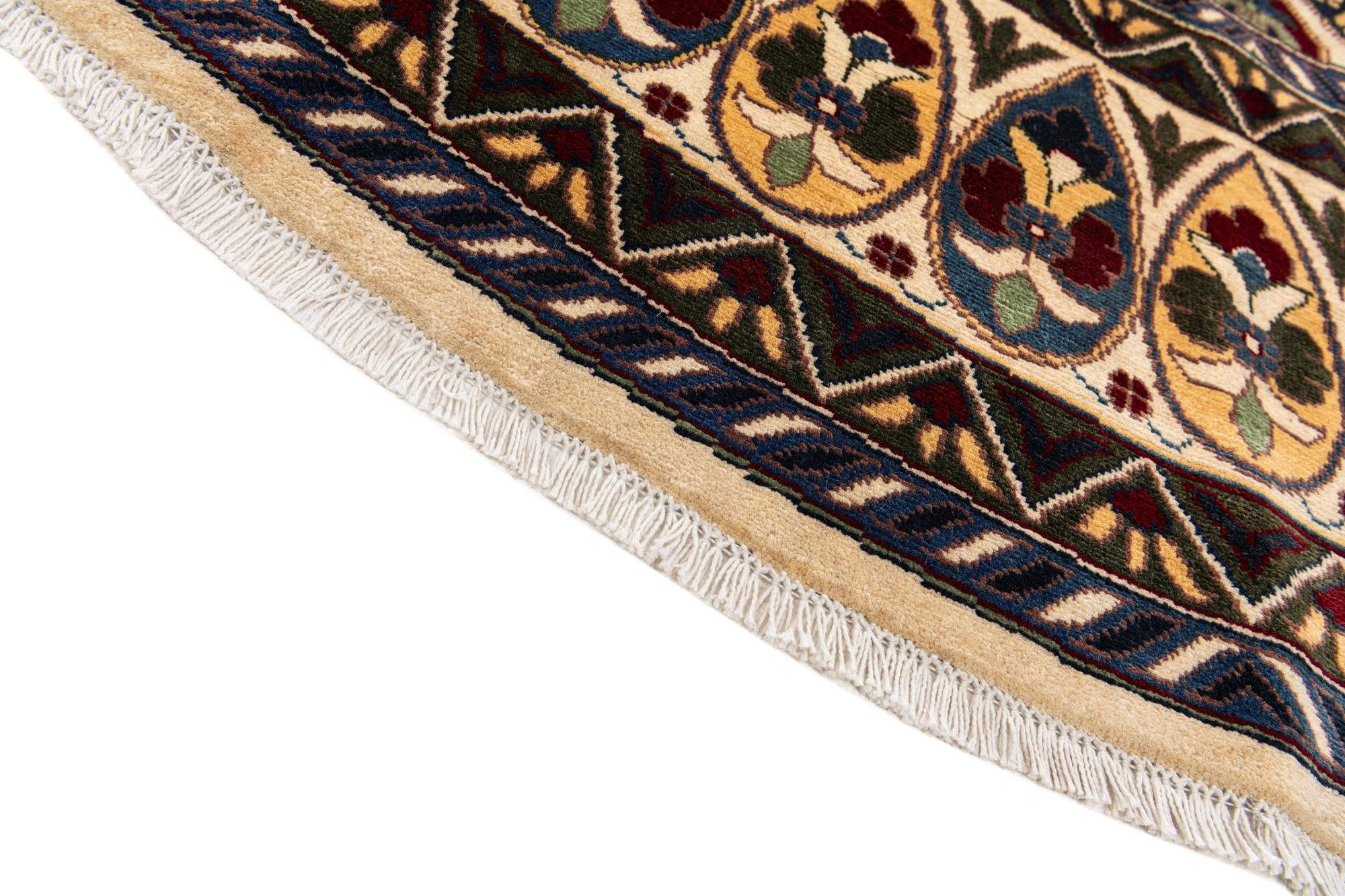 9' 10 x 10' Hand Knotted Nain Round Rug
