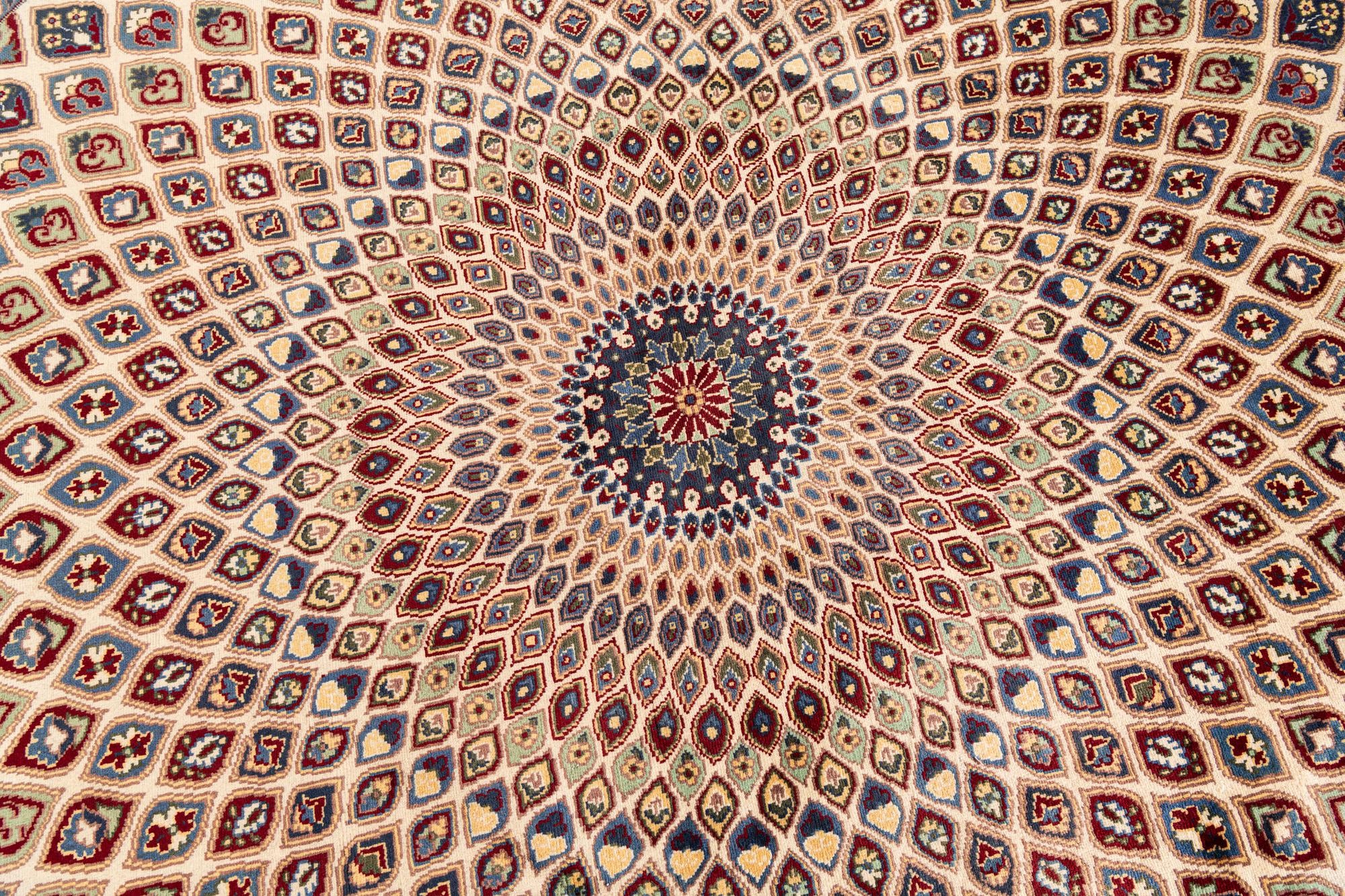 9' 10 x 10' Hand Knotted Nain Round Rug