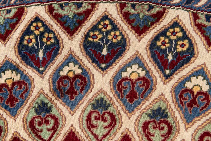 Detail image of 9' 10 x 10' Hand Knotted Nain Round Rug