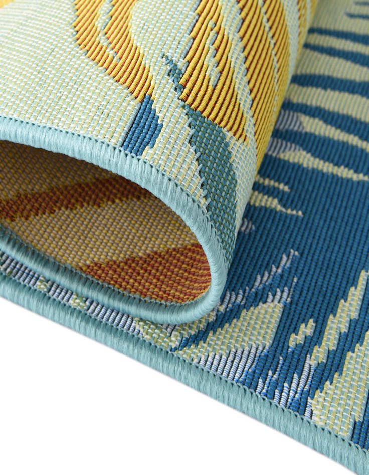 Detail image of 7' 10 x 7' 10  Washable Botanical Indoor / Outdoor Round Rug