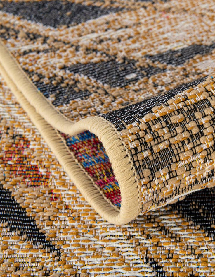 Detail image of 3' x 3'  Washable Botanical Indoor / Outdoor Round Rug