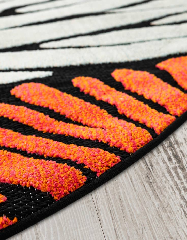 Detail image of 6' x 6'  Washable Casablanca Indoor / Outdoor Round Rug