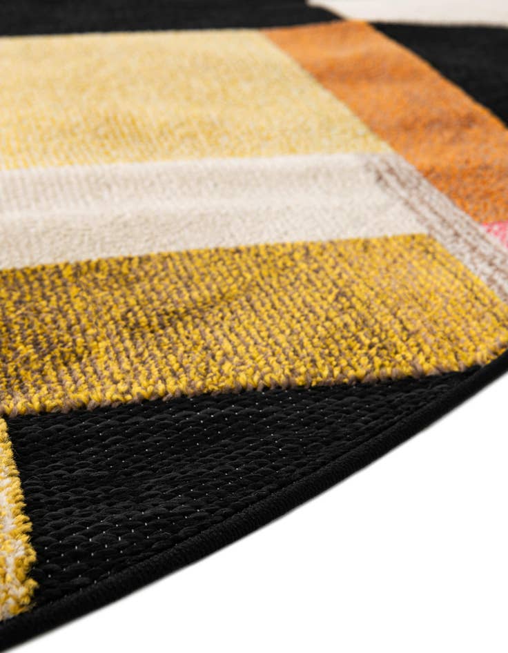 Detail image of 7' 10 x 7' 10 Easy-Clean Casablanca Indoor / Outdoor Round Rug