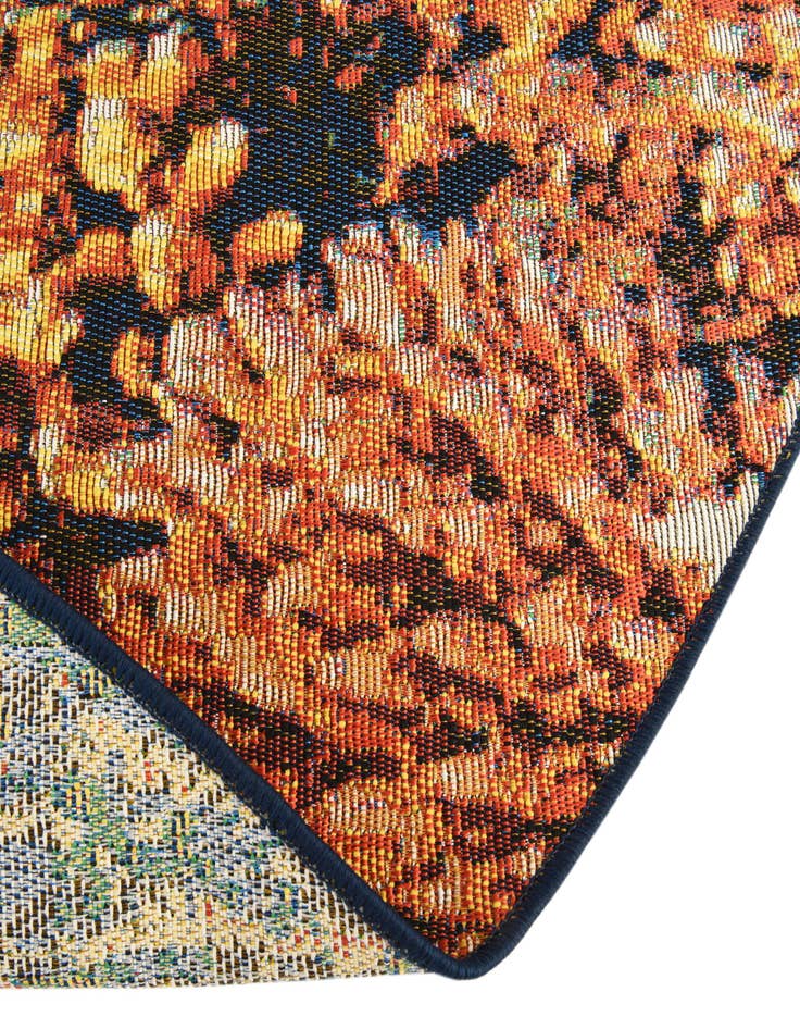 Detail image of 7' 10 x 7' 10  Washable Coastal Indoor / Outdoor Round Rug