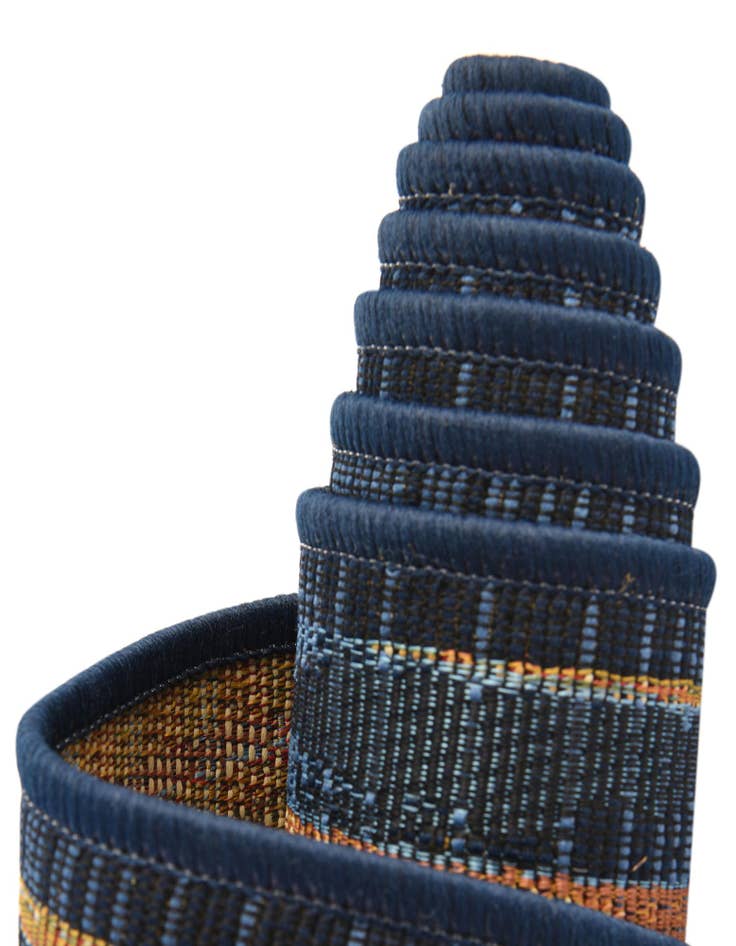 Detail image of 8' x 8'  Washable Modern Indoor / Outdoor Round Rug