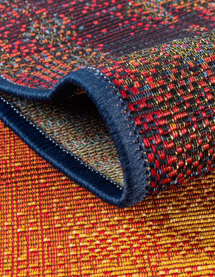 Detail image of 2' 7 x 2' 7 Easy-Clean Modern Indoor / Outdoor Round Rug