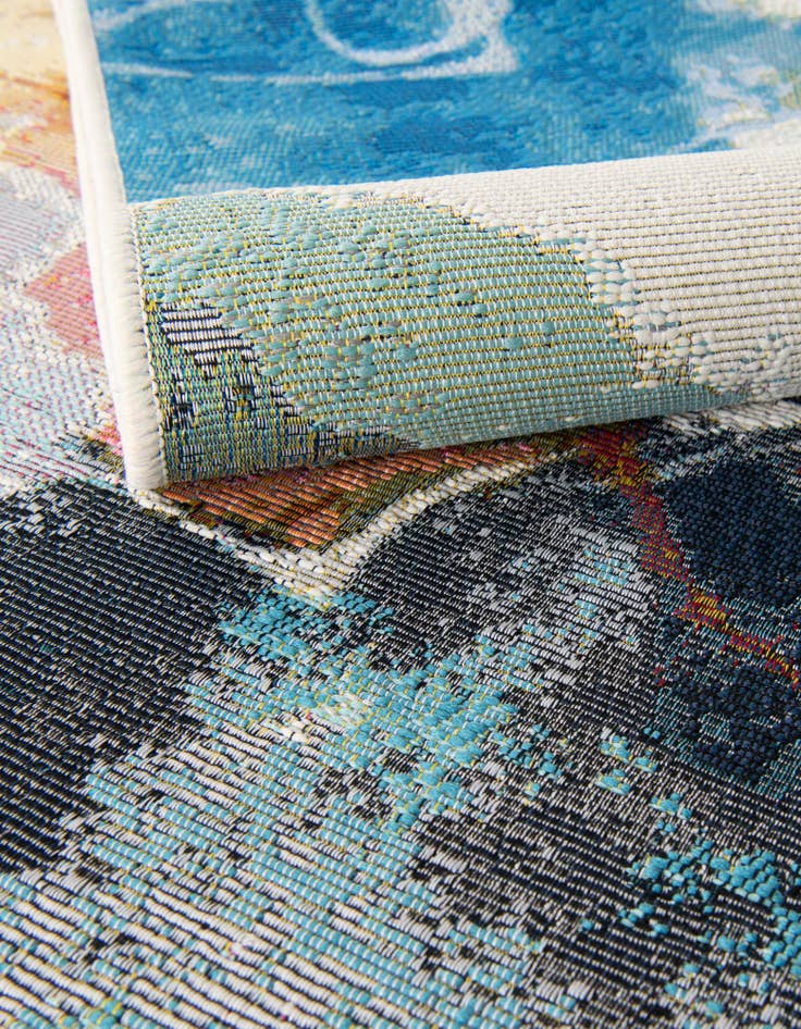 Detail image of 7' 10 x 7' 10 Easy-Clean Modern Indoor / Outdoor Round Rug