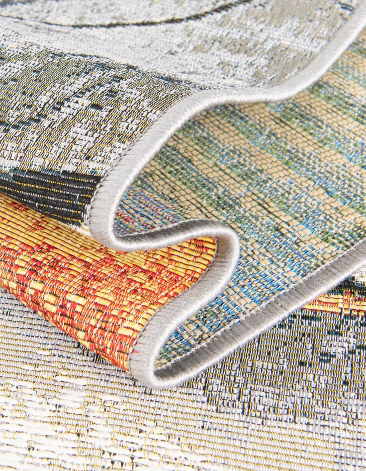 Detail image of 3' 3 x 3' 3  Washable Modern Indoor / Outdoor Round Rug