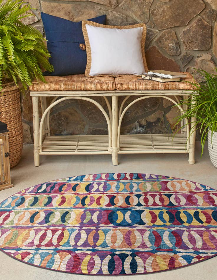 Detail image of  7' 10 x 7' 10  Washable Modern Indoor / Outdoor Round Rug