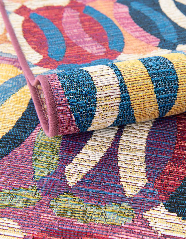 Detail image of  7' 10 x 7' 10  Washable Modern Indoor / Outdoor Round Rug