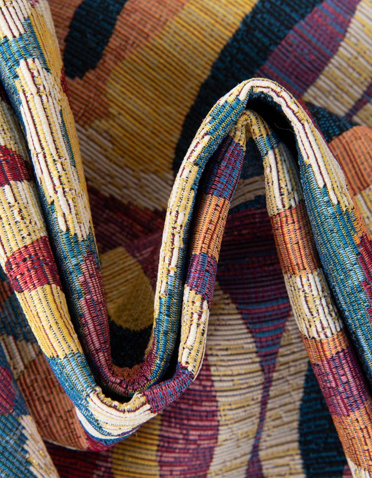 Detail image of  7' 10 x 7' 10  Washable Modern Indoor / Outdoor Round Rug