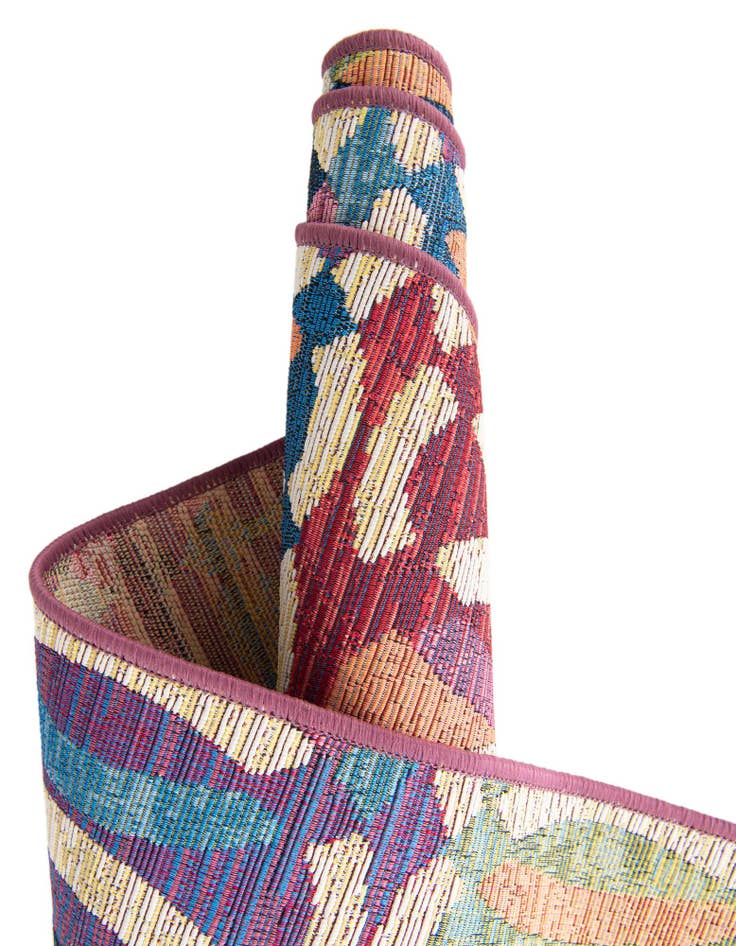 Detail image of  7' 10 x 7' 10  Washable Modern Indoor / Outdoor Round Rug
