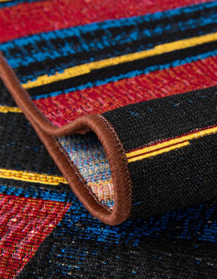 Detail image of 5' x 5' Easy-Clean Modern Indoor / Outdoor Round Rug