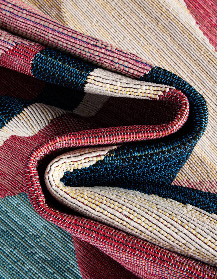 Detail image of 7' 10 x 7' 10 Easy-Clean Modern Indoor / Outdoor Round Rug